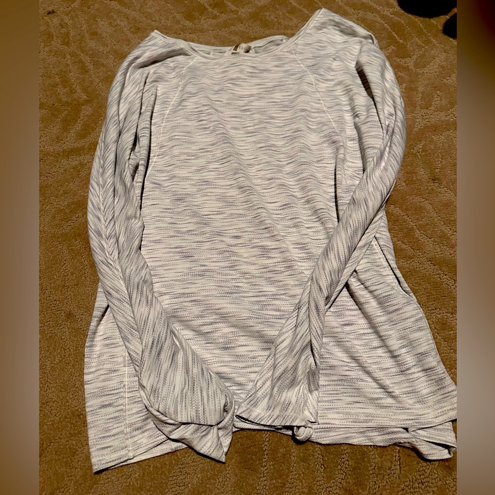 GUC lululemon long sleeve. Unsure of name. Size 10.